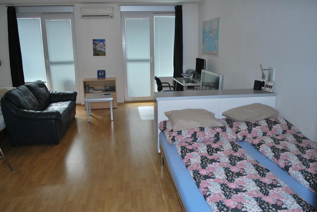 Chotesovska Apartment With Parking Place Prague Room photo